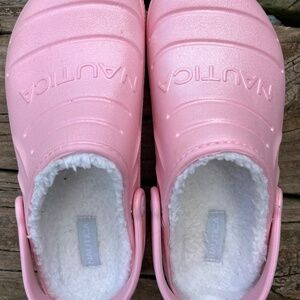 Nautical fuzzy crocs size 5 youth